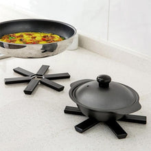 Load image into Gallery viewer, Folding Silicone Heat Insulation Pad