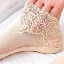 Load image into Gallery viewer, Ladies Fashion Lace Socks (6 Pairs)