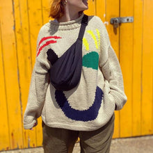 Load image into Gallery viewer, Lässiger Pullover mit Smiley-Muster