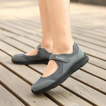 Load image into Gallery viewer, Women&#39;s Mary Jane Flat