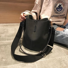Load image into Gallery viewer, Women vintage shoulder bag with large capacity
