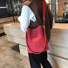 Load image into Gallery viewer, Women vintage shoulder bag with large capacity