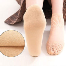 Load image into Gallery viewer, Ladies Fashion Lace Socks (6 Pairs)